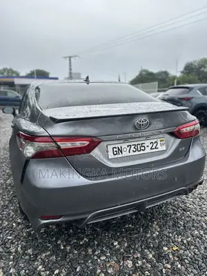 Toyota Camry SE (2.5L 4cyl 8A) 2019 Silver