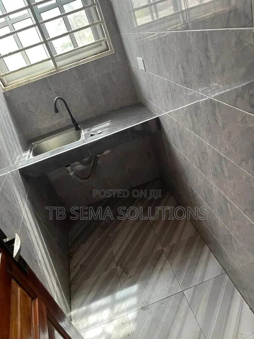 1bdrm Apartment in Isreal Park for rent