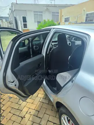 Toyota Vitz 1.3 FWD 5dr 2012 Gray
