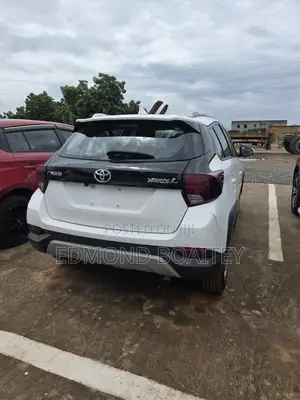 Toyota Yaris 2023 White