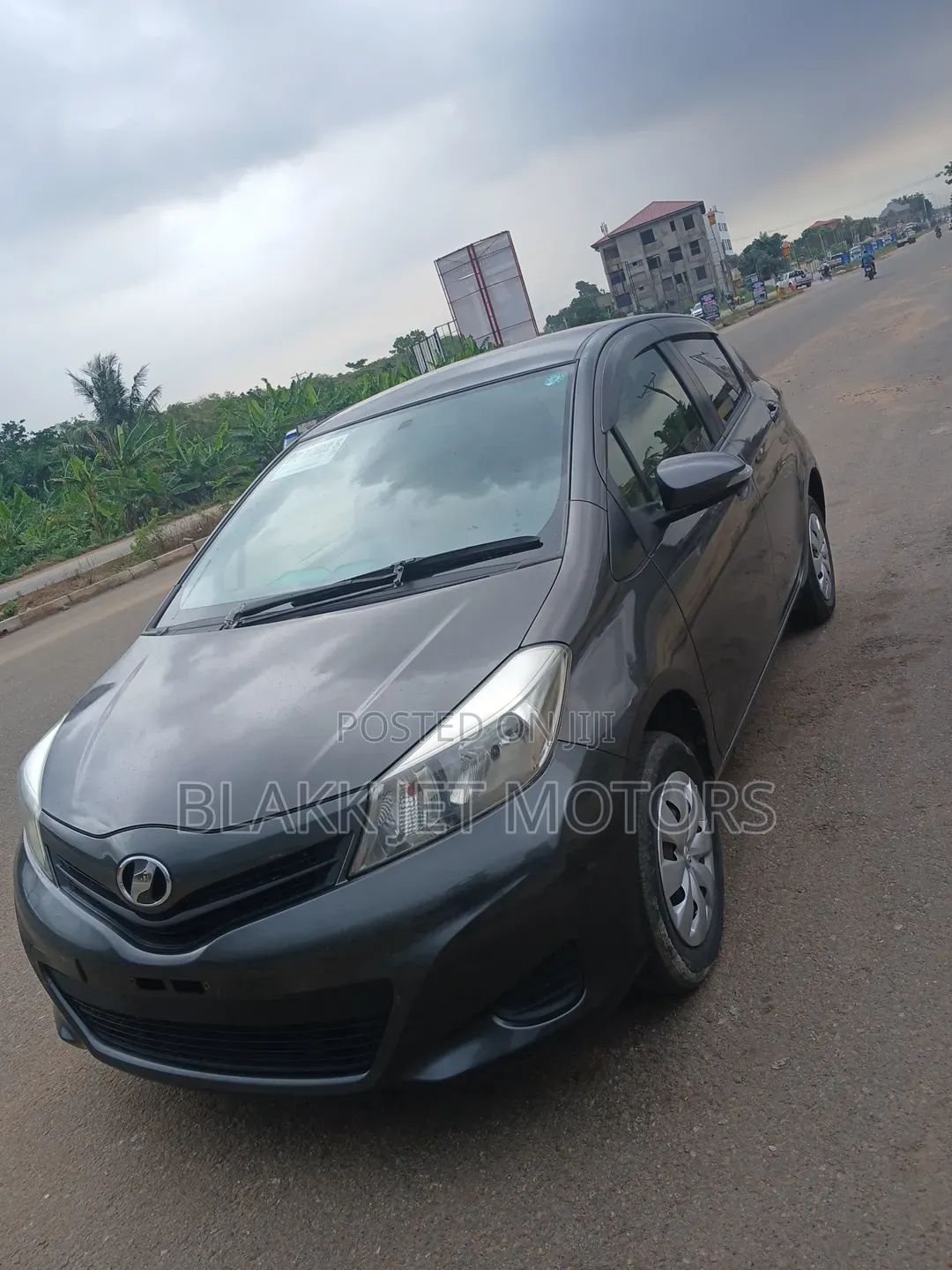 Toyota Vitz 1.3 AWD 5dr 2013 Gray