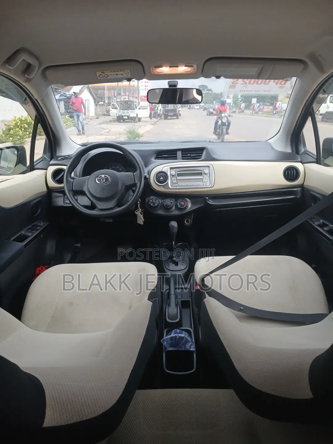 Toyota Vitz 1.3 AWD 5dr 2013 Gray