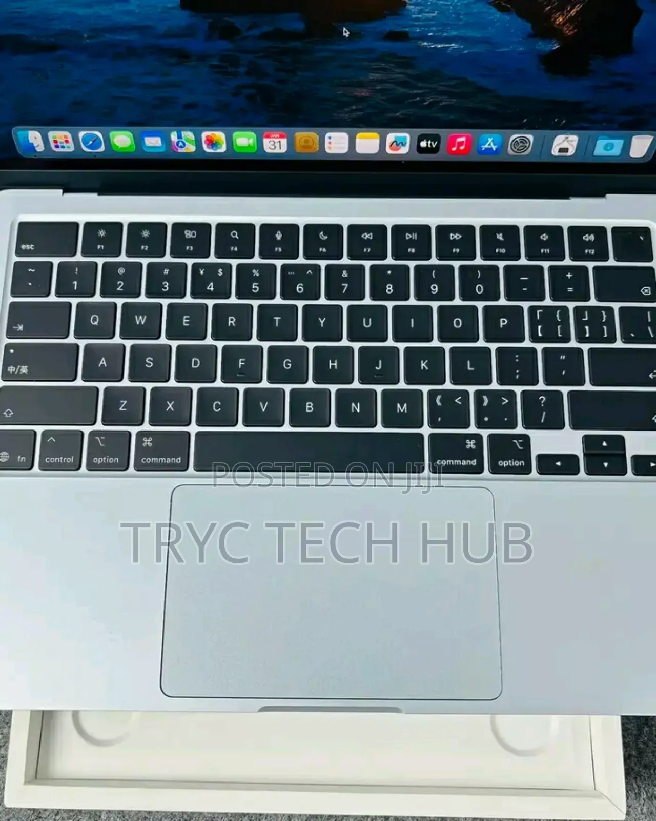 New Laptop Apple MacBook Air 2024 M3 13-inch 16GB Apple M3 SSD 1T