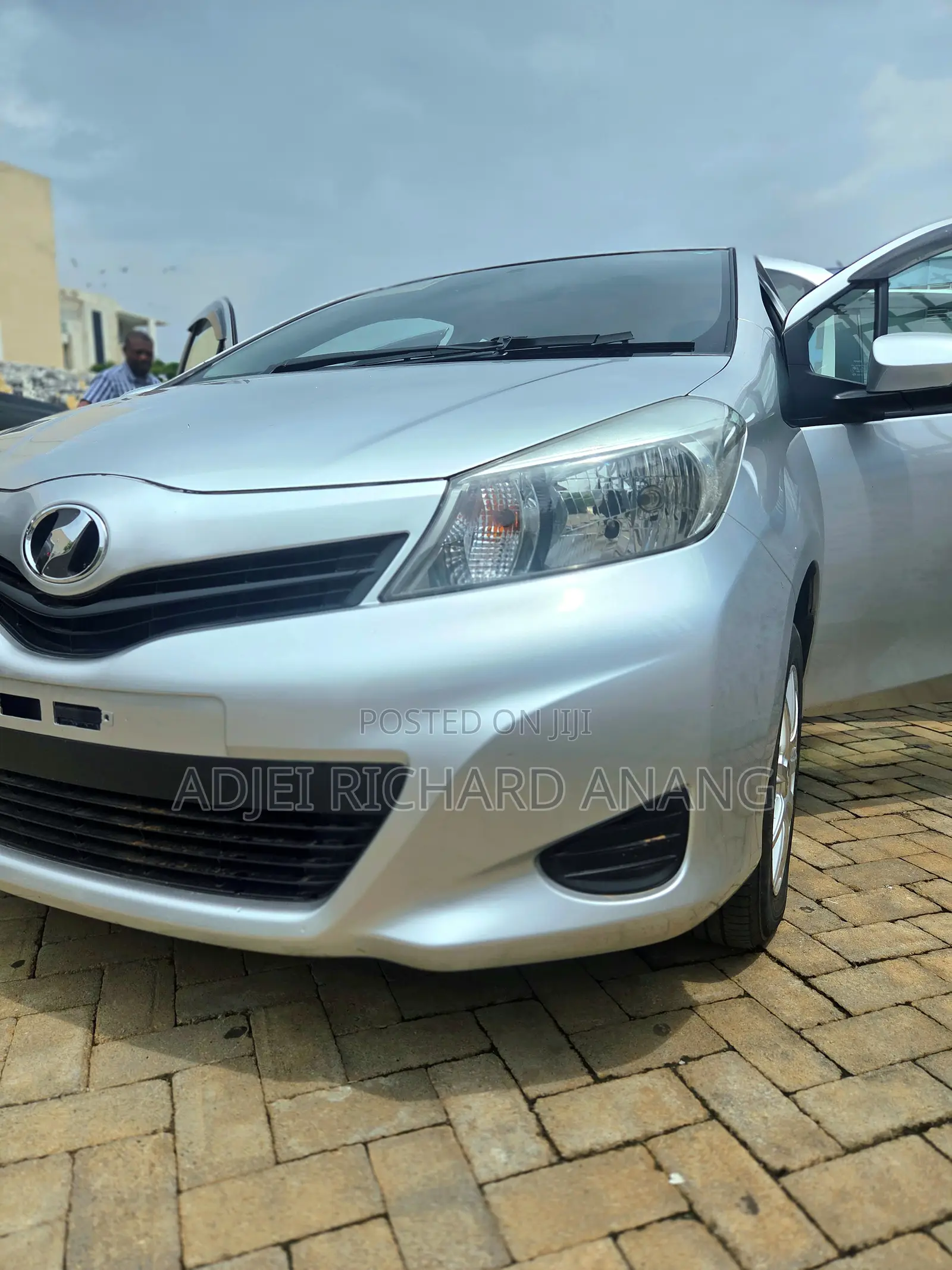 Toyota Vitz 1.3 FWD 5dr 2012 Gray