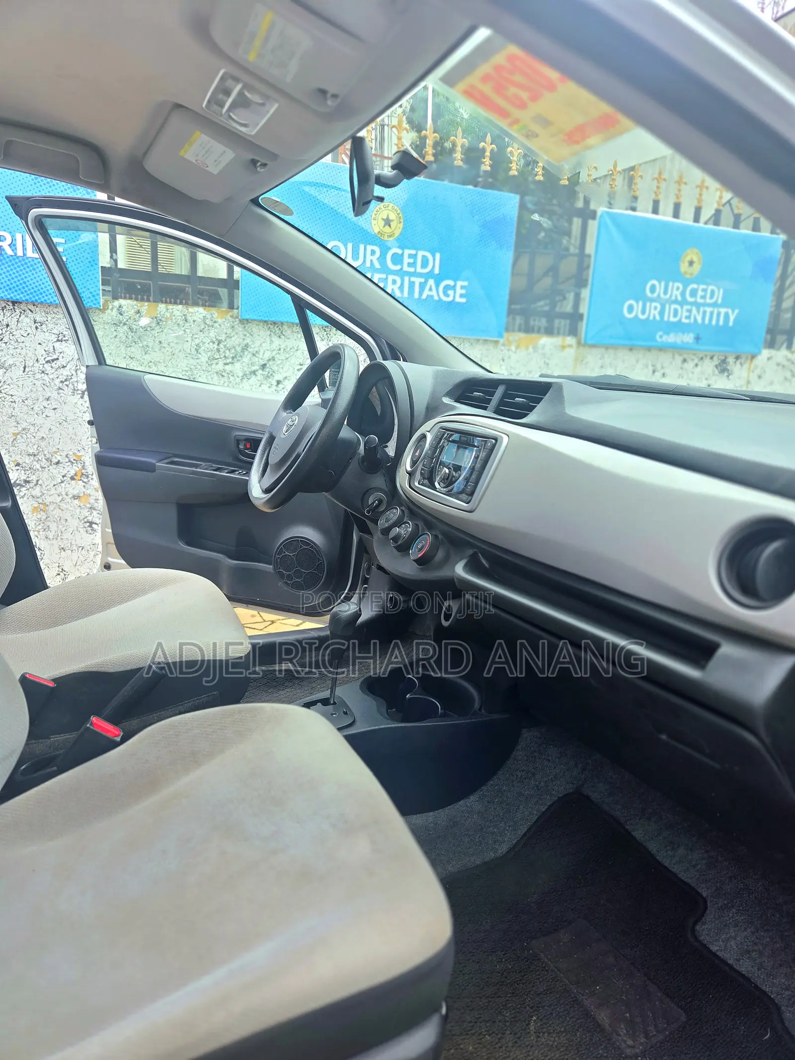 Toyota Vitz 1.3 FWD 5dr 2012 Gray