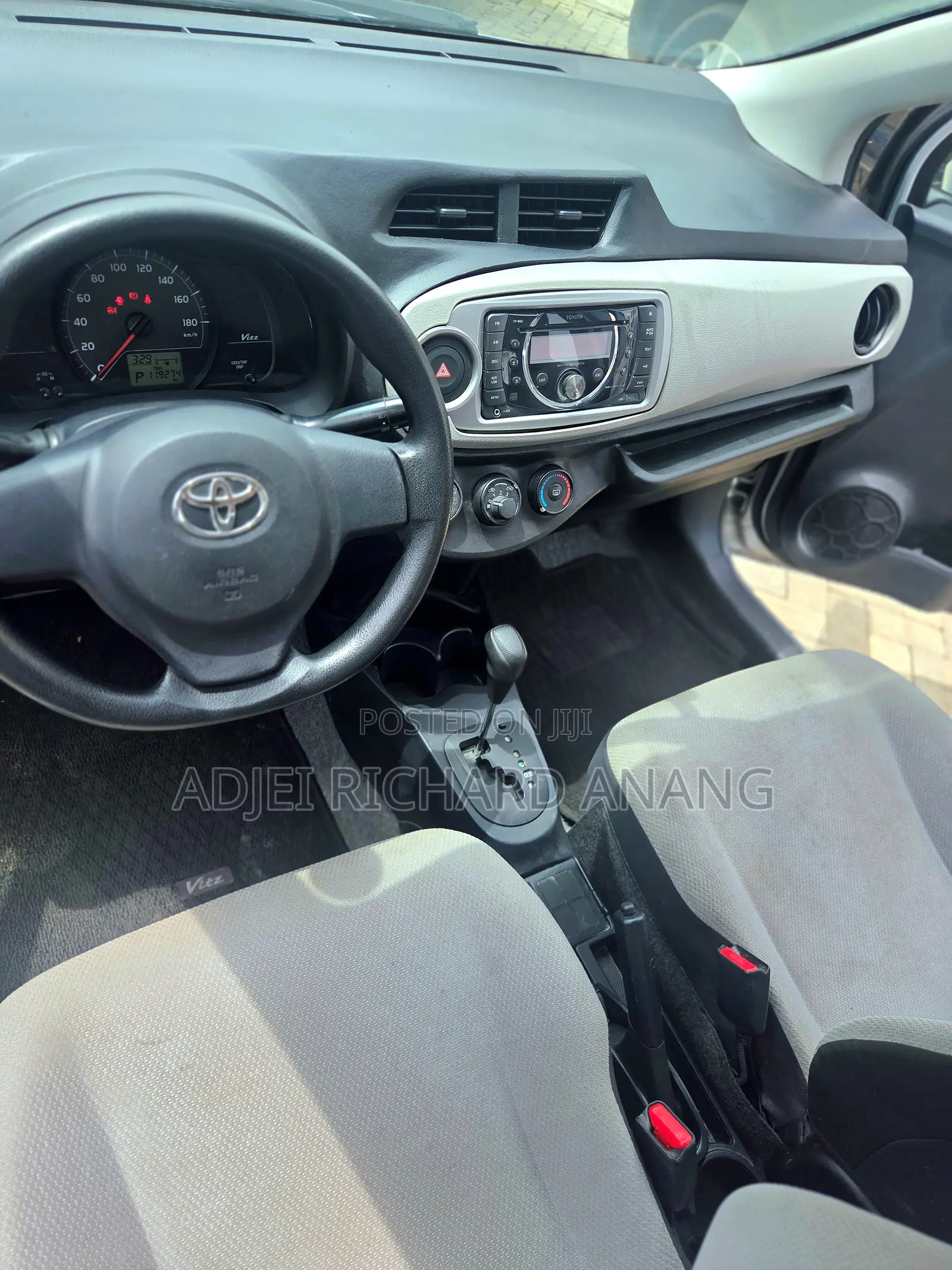 Toyota Vitz 1.3 FWD 5dr 2012 Gray