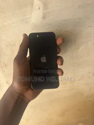 Apple iPhone SE (2022) 64 GB Black