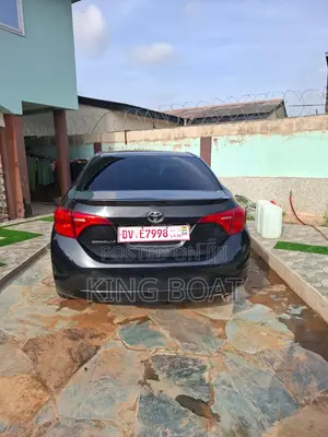 Toyota Corolla SE (1.8L 4cyl 2A) 2018 Blue