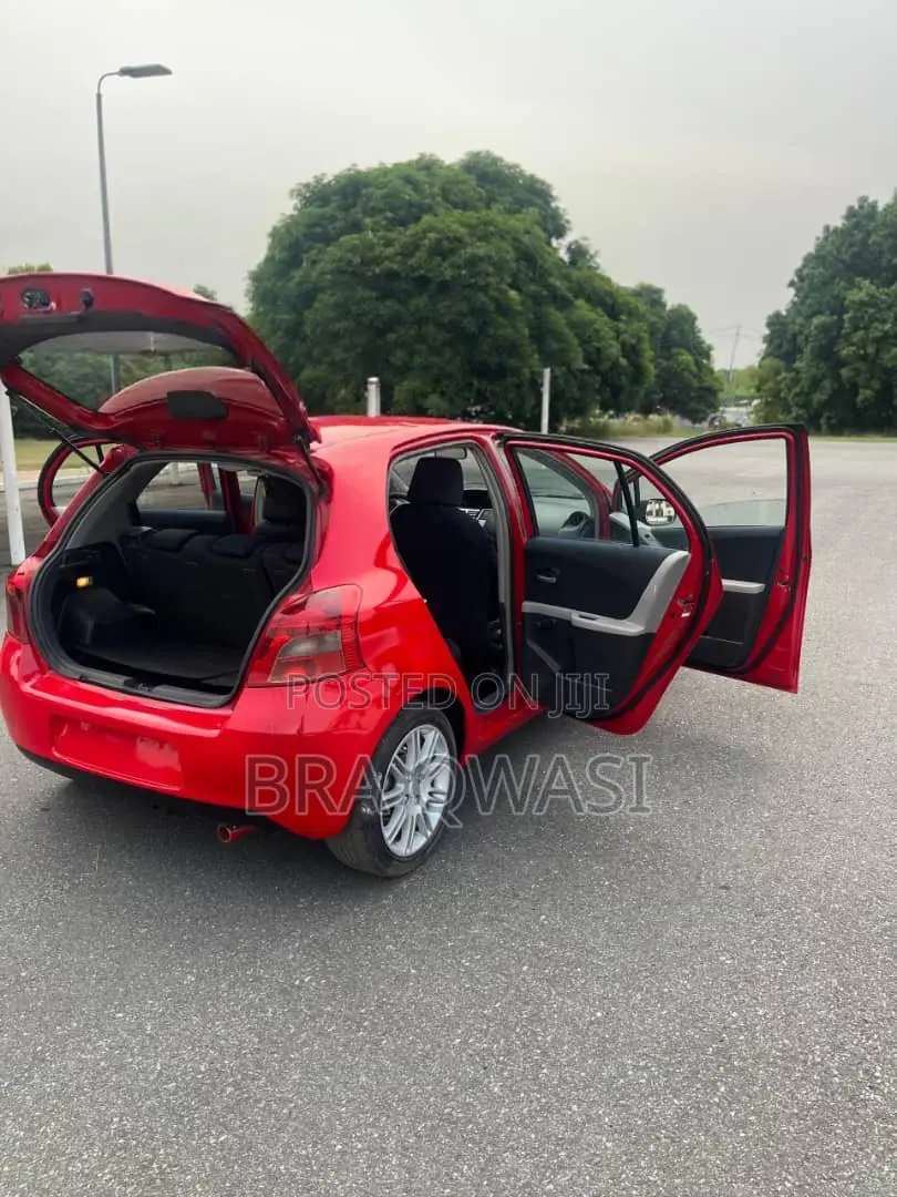 Toyota Yaris Base Hatchback 5dr 2010 Red