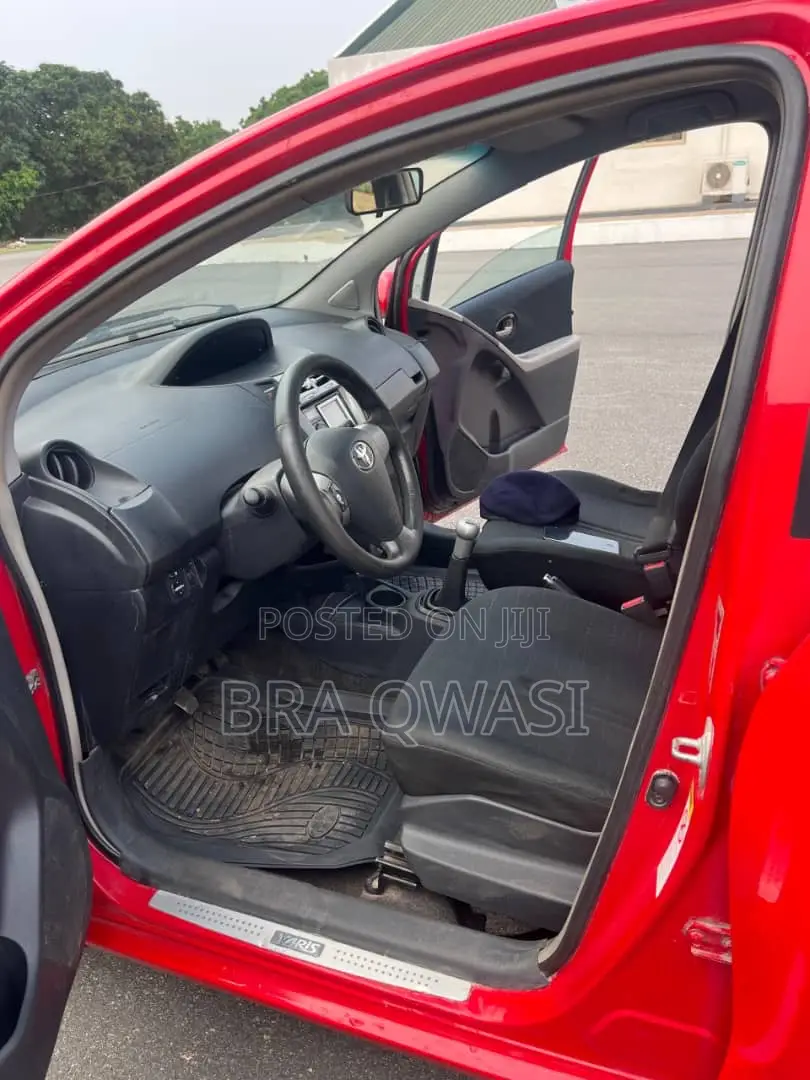 Toyota Yaris Base Hatchback 5dr 2010 Red