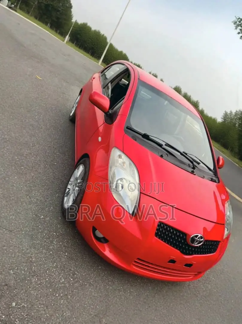 Toyota Yaris Base Hatchback 5dr 2010 Red