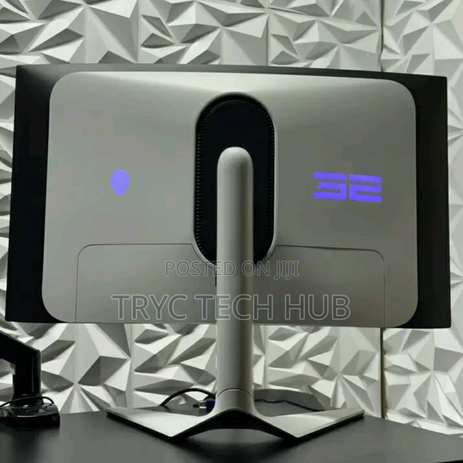 32inches Monitor