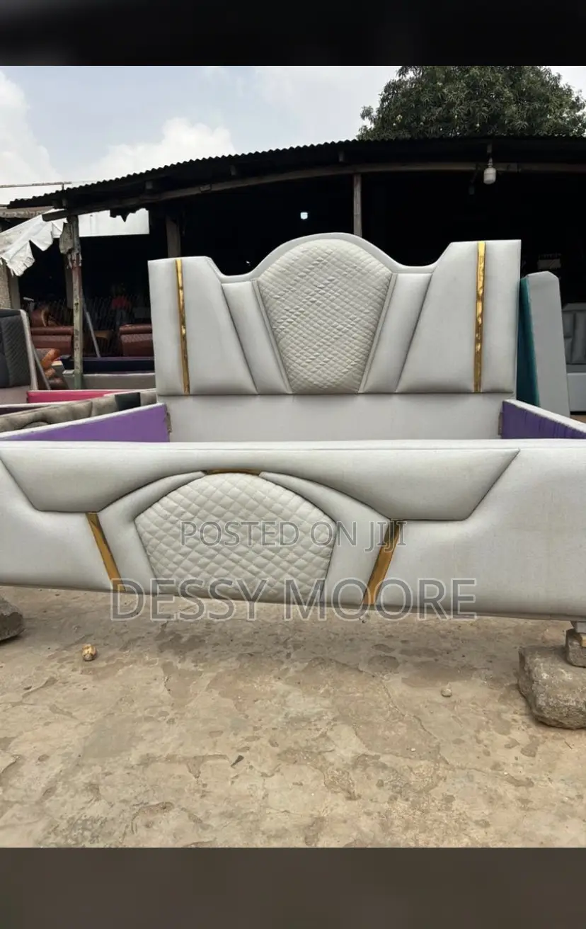 Luxurious Queen Size Bed