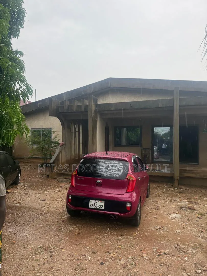6bdrm House in Awoshie, Odorgonno for sale