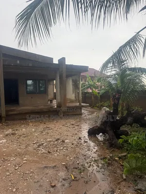 6bdrm House in Awoshie, Odorgonno for sale