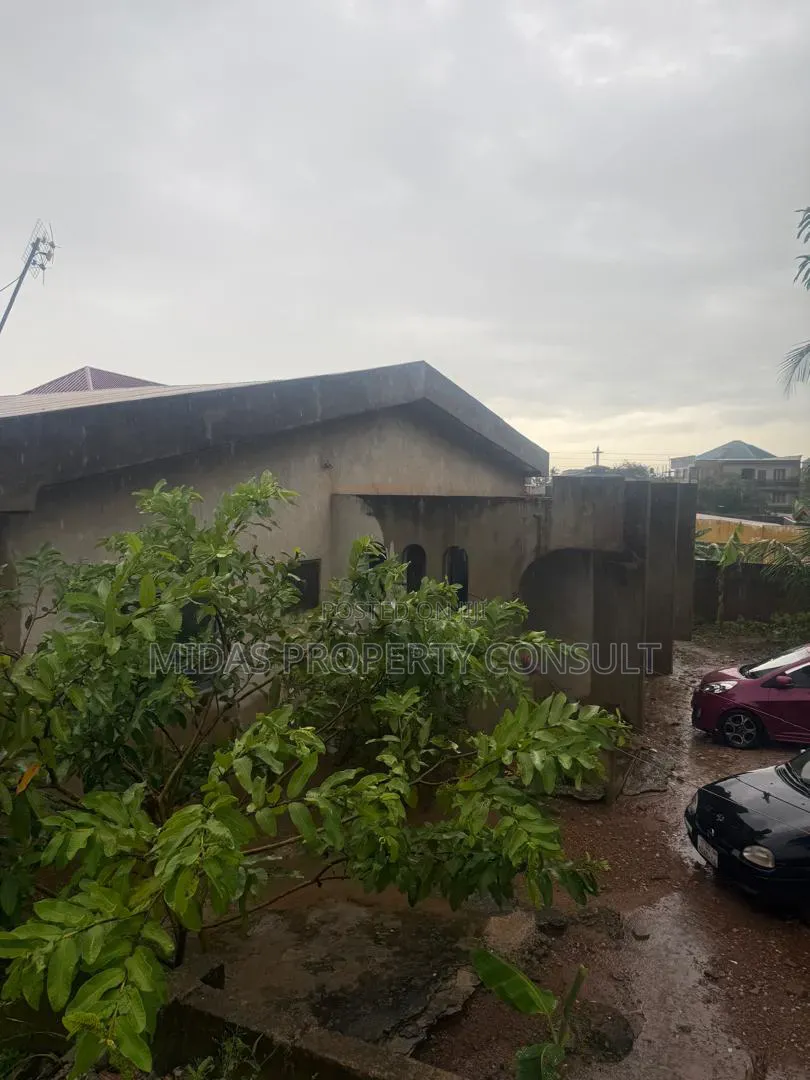 6bdrm House in Awoshie, Odorgonno for sale