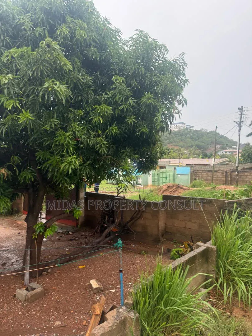 6bdrm House in Awoshie, Odorgonno for sale