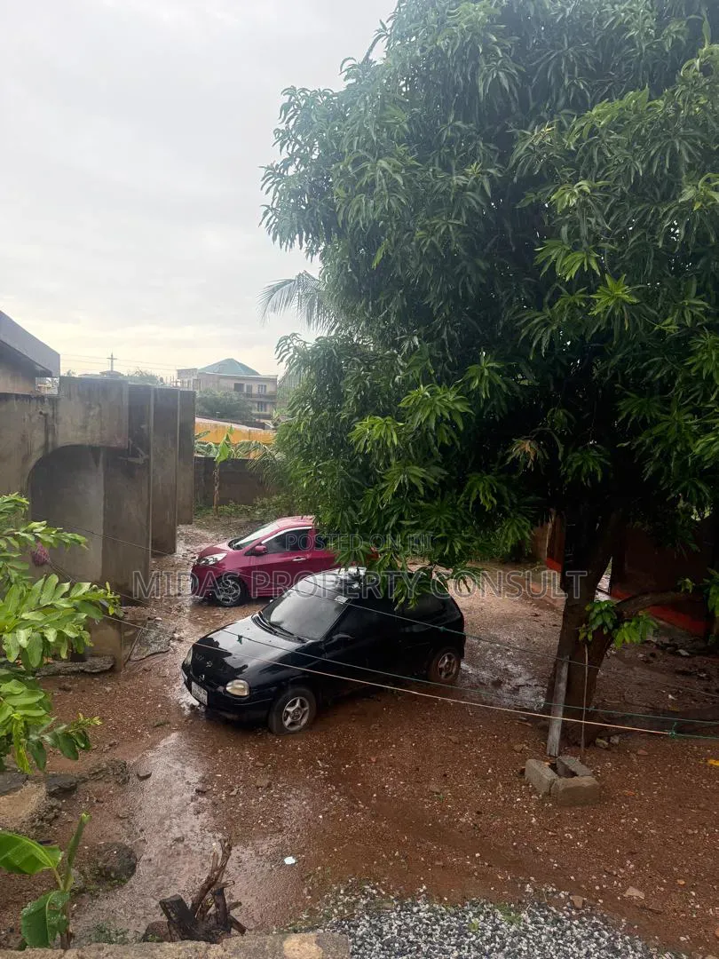 6bdrm House in Awoshie, Odorgonno for sale