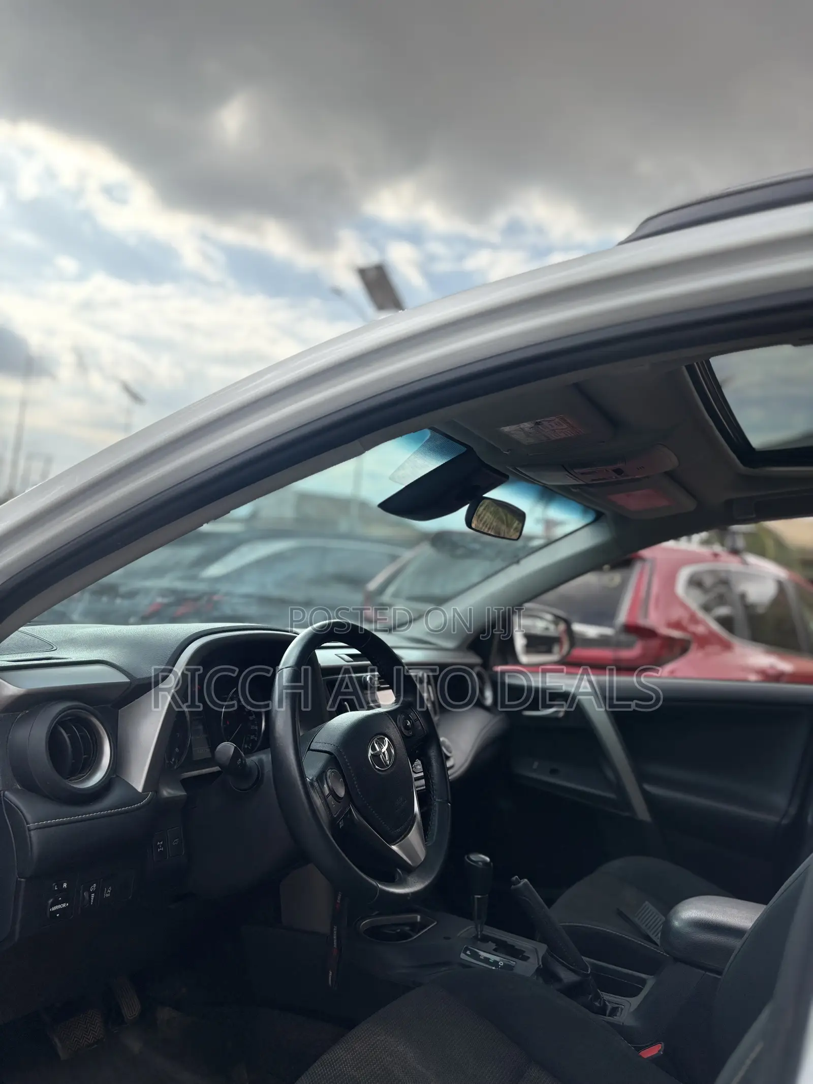 Toyota RAV4 XLE AWD (2.5L 4cyl 6A) 2017 White