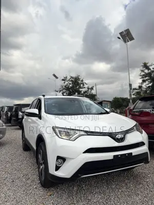 Toyota RAV4 XLE AWD (2.5L 4cyl 6A) 2017 White