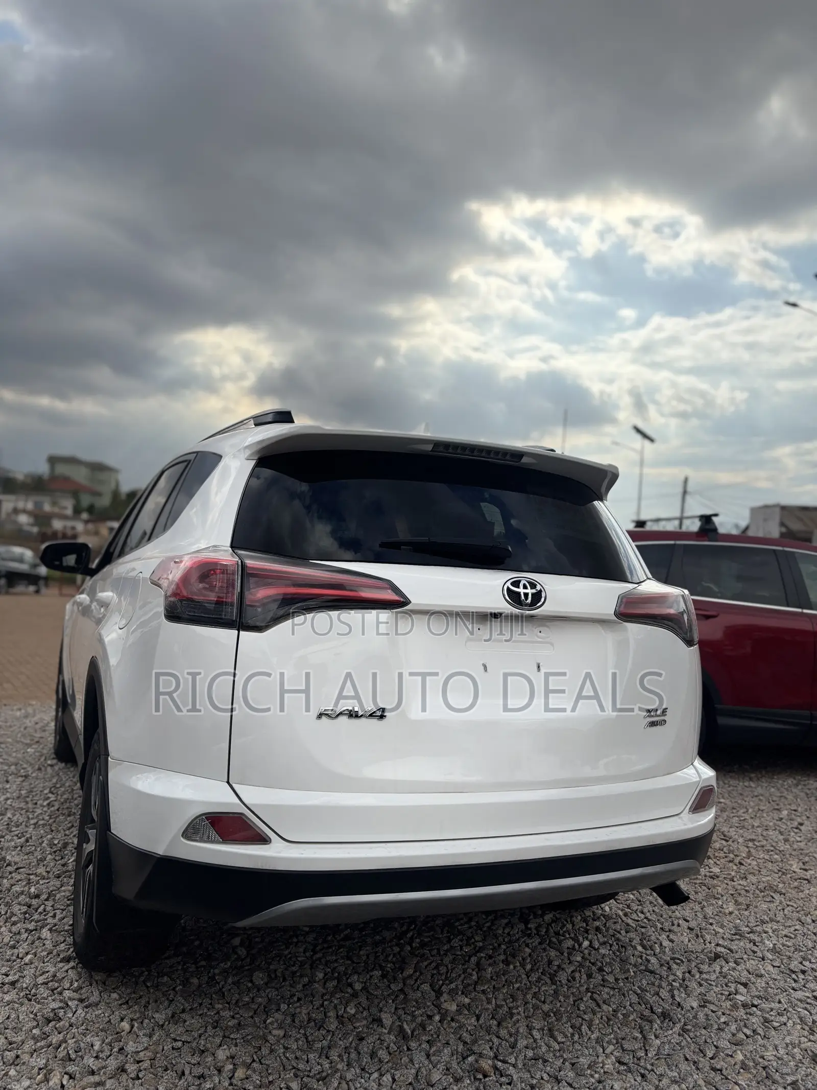 Toyota RAV4 XLE AWD (2.5L 4cyl 6A) 2017 White