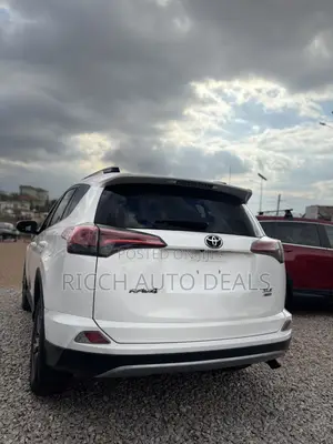 Toyota RAV4 XLE AWD (2.5L 4cyl 6A) 2017 White