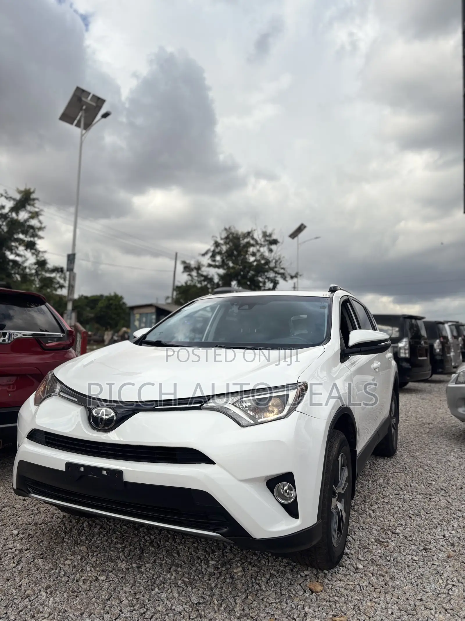 Toyota RAV4 XLE AWD (2.5L 4cyl 6A) 2017 White