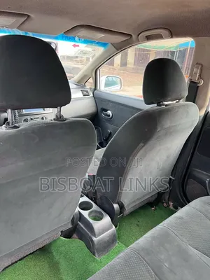 Nissan Versa 1.8 S Hatchback 2012 White