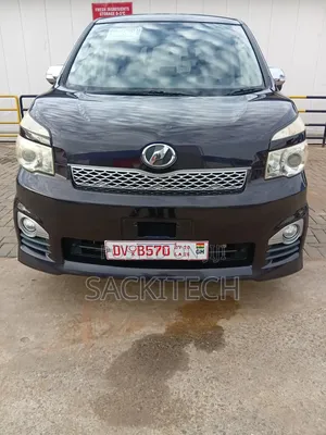 Toyota Voxy 2012