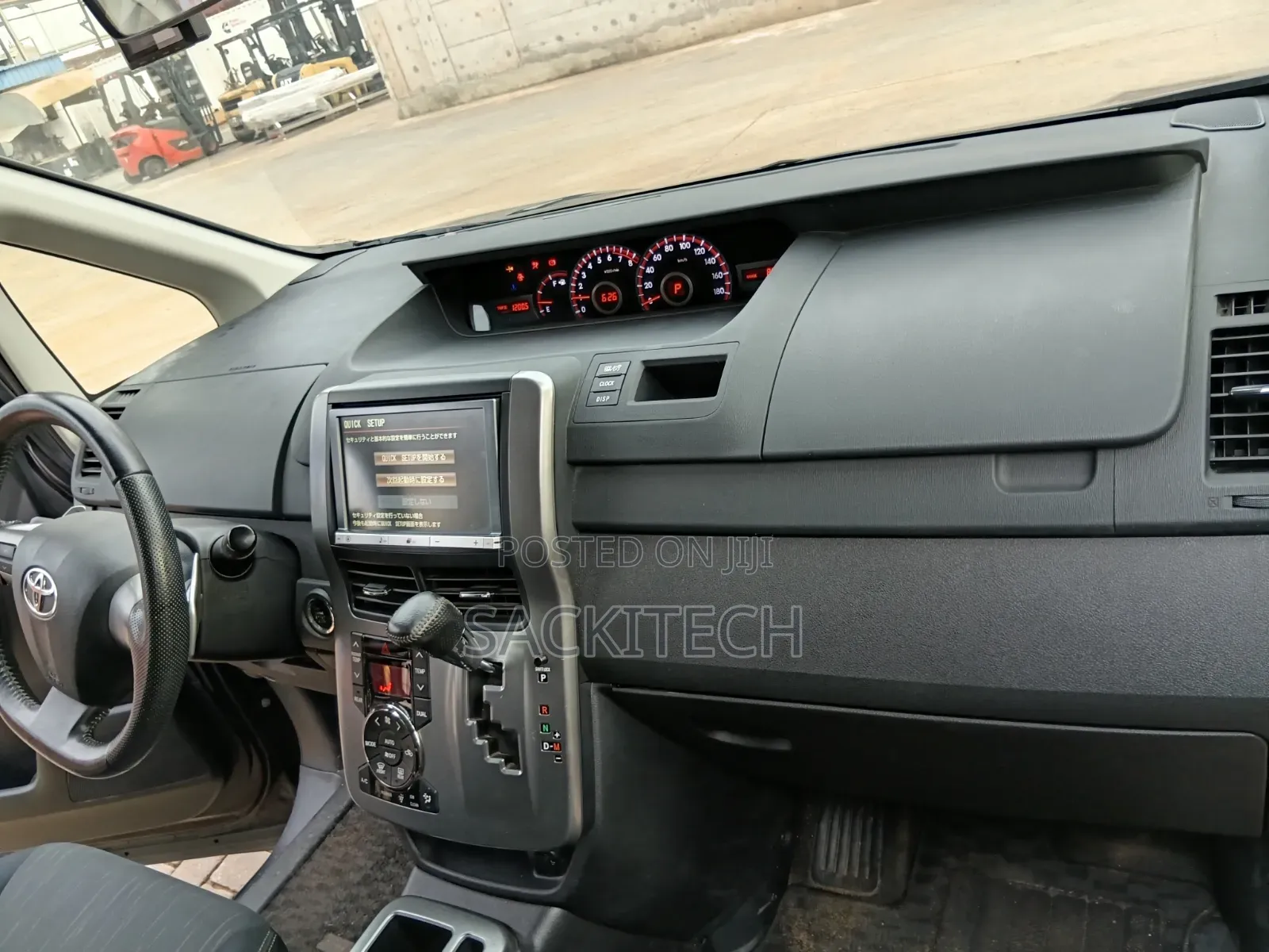 Toyota Voxy 2012