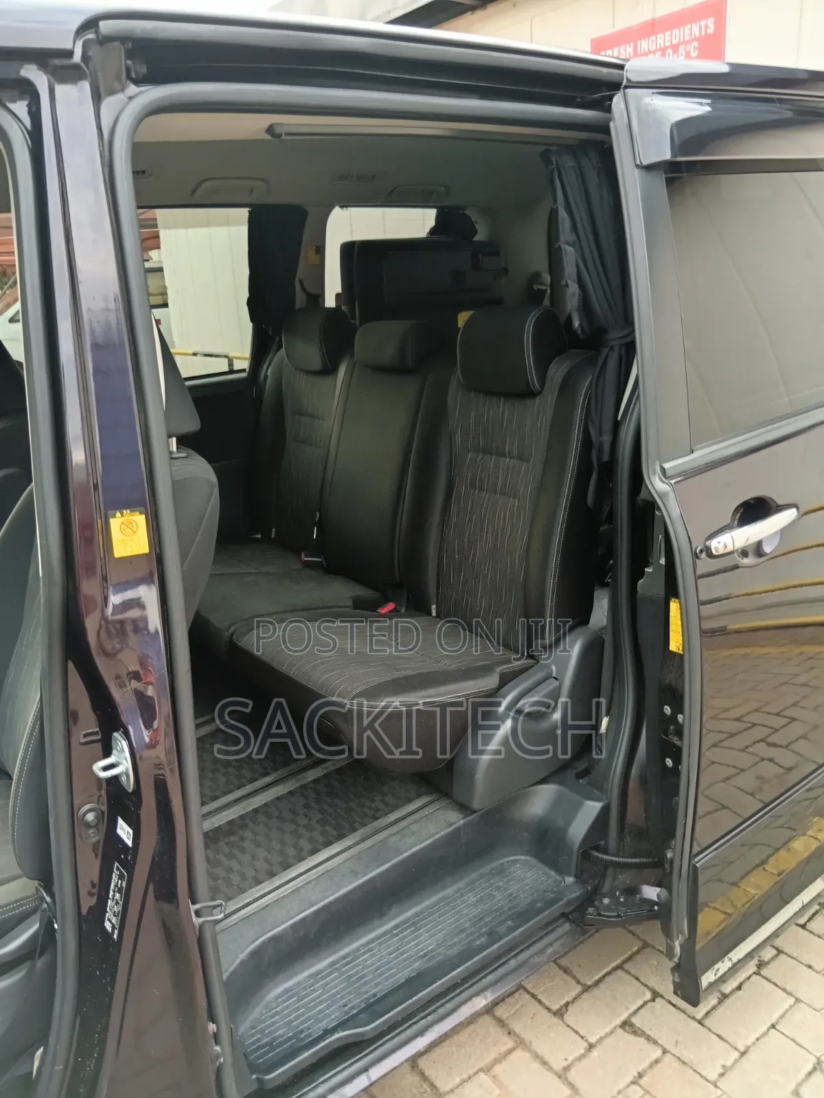 Toyota Voxy 2012