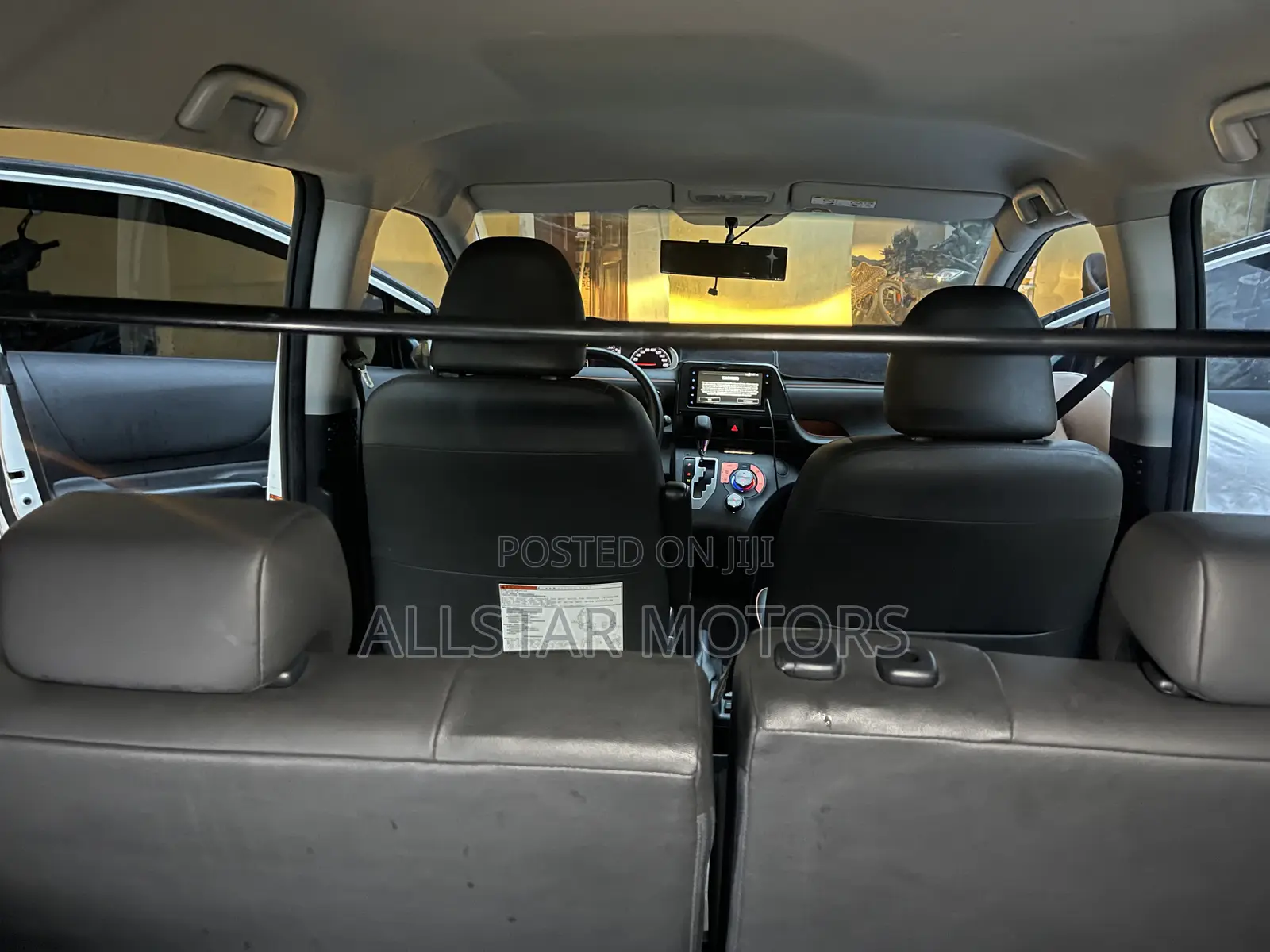 Toyota Sienta 1.5 AWD (6-seater) 2021 White