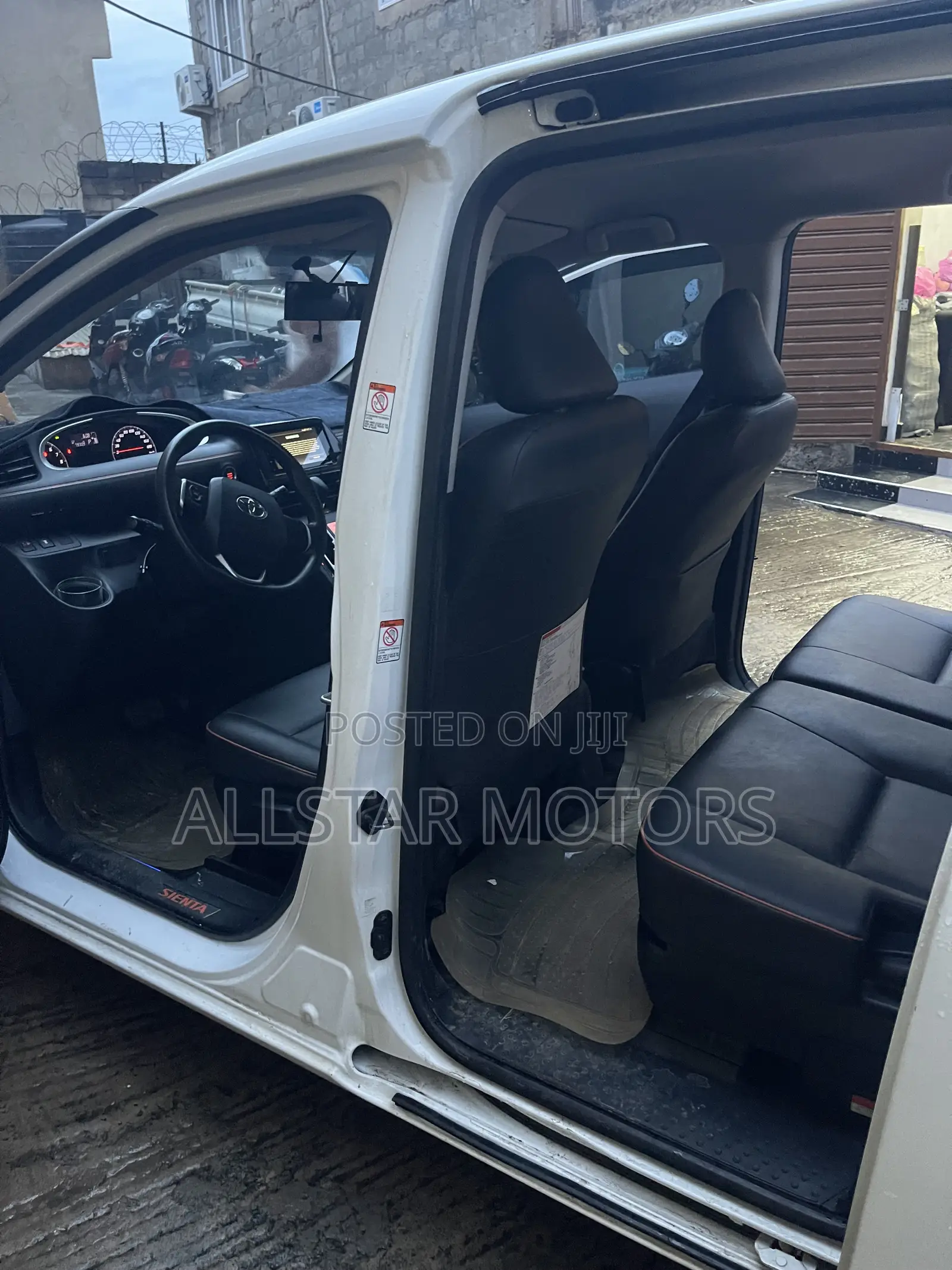 Toyota Sienta 1.5 AWD (6-seater) 2021 White