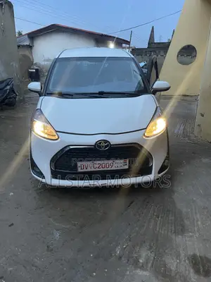 Toyota Sienta 1.5 AWD (6-seater) 2021 White
