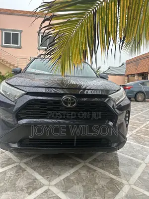 Toyota RAV4 XLE Premium 2021 Blue