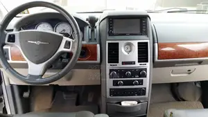 Chrysler Town & Country 2010 Silver