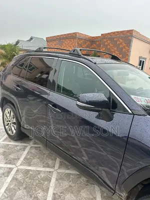 Toyota RAV4 XLE Premium 2022 Blue