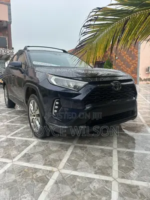 Toyota RAV4 XLE Premium 2021 Blue