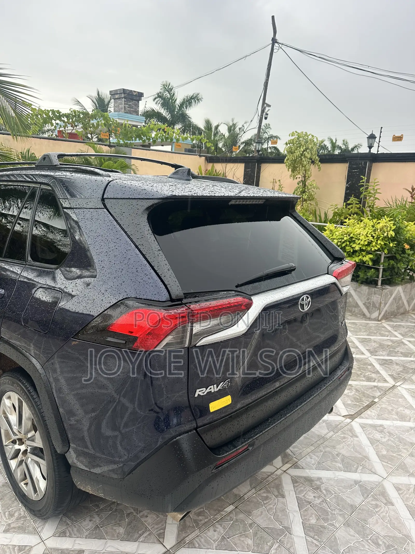Toyota RAV4 XLE Premium 2021 Blue