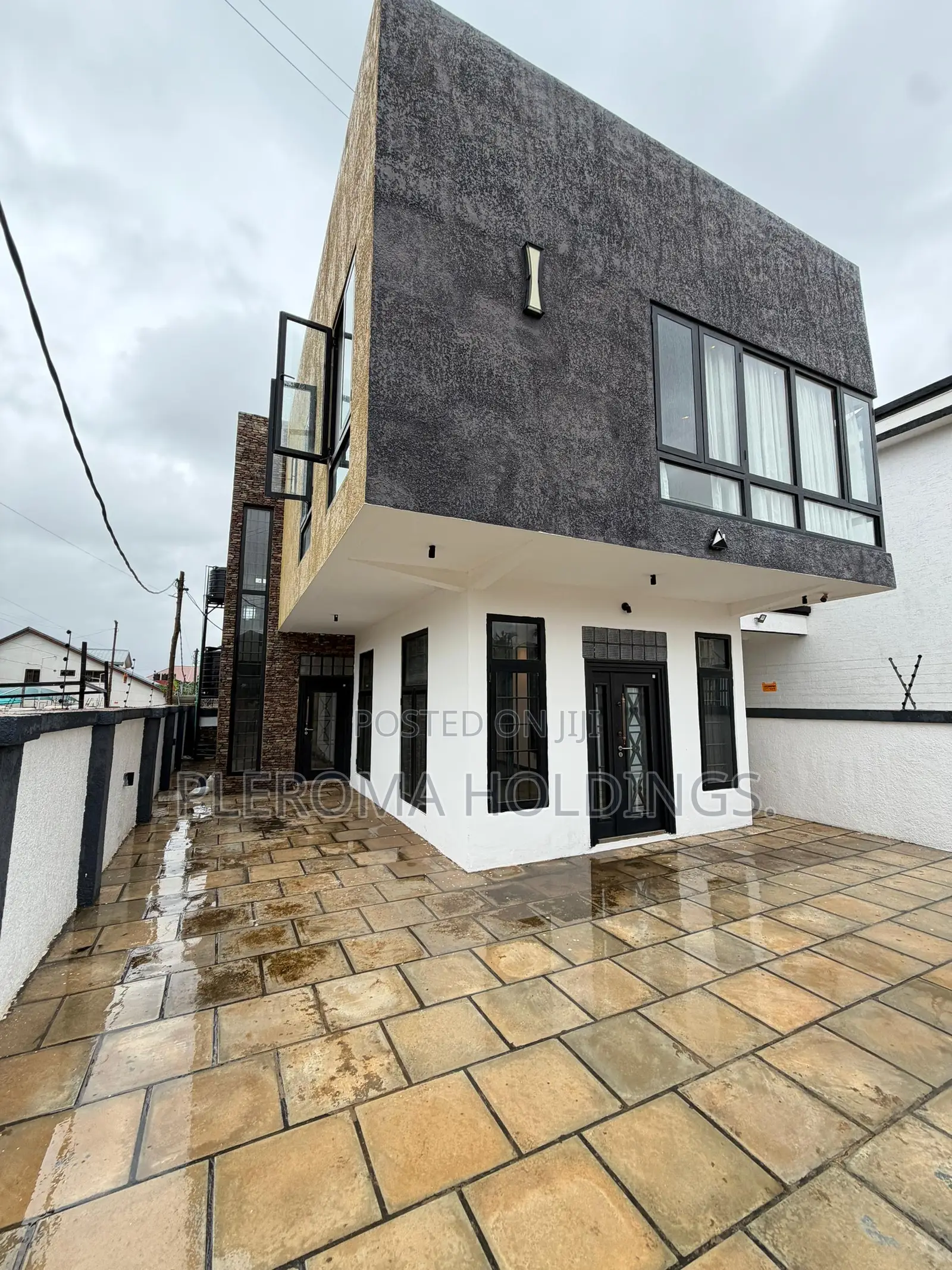 3bdrm Duplex in East Legon for sale