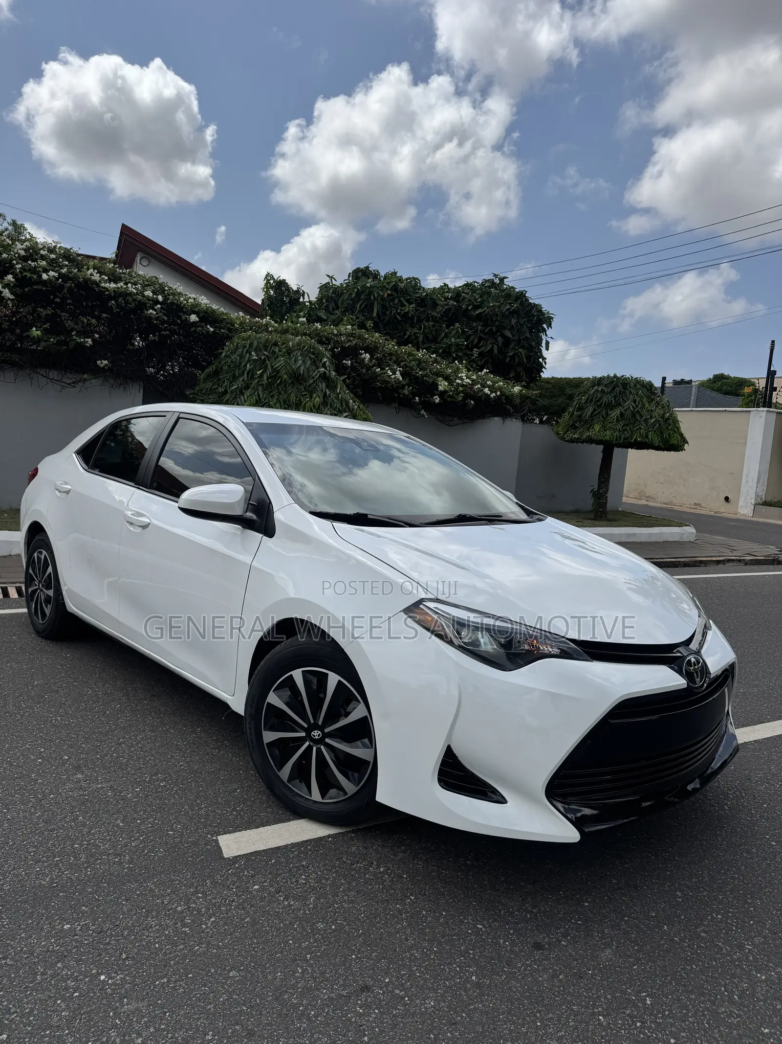 Toyota Corolla LE 4dr Sedan (1.8L 4cyl CVT) 2017 White