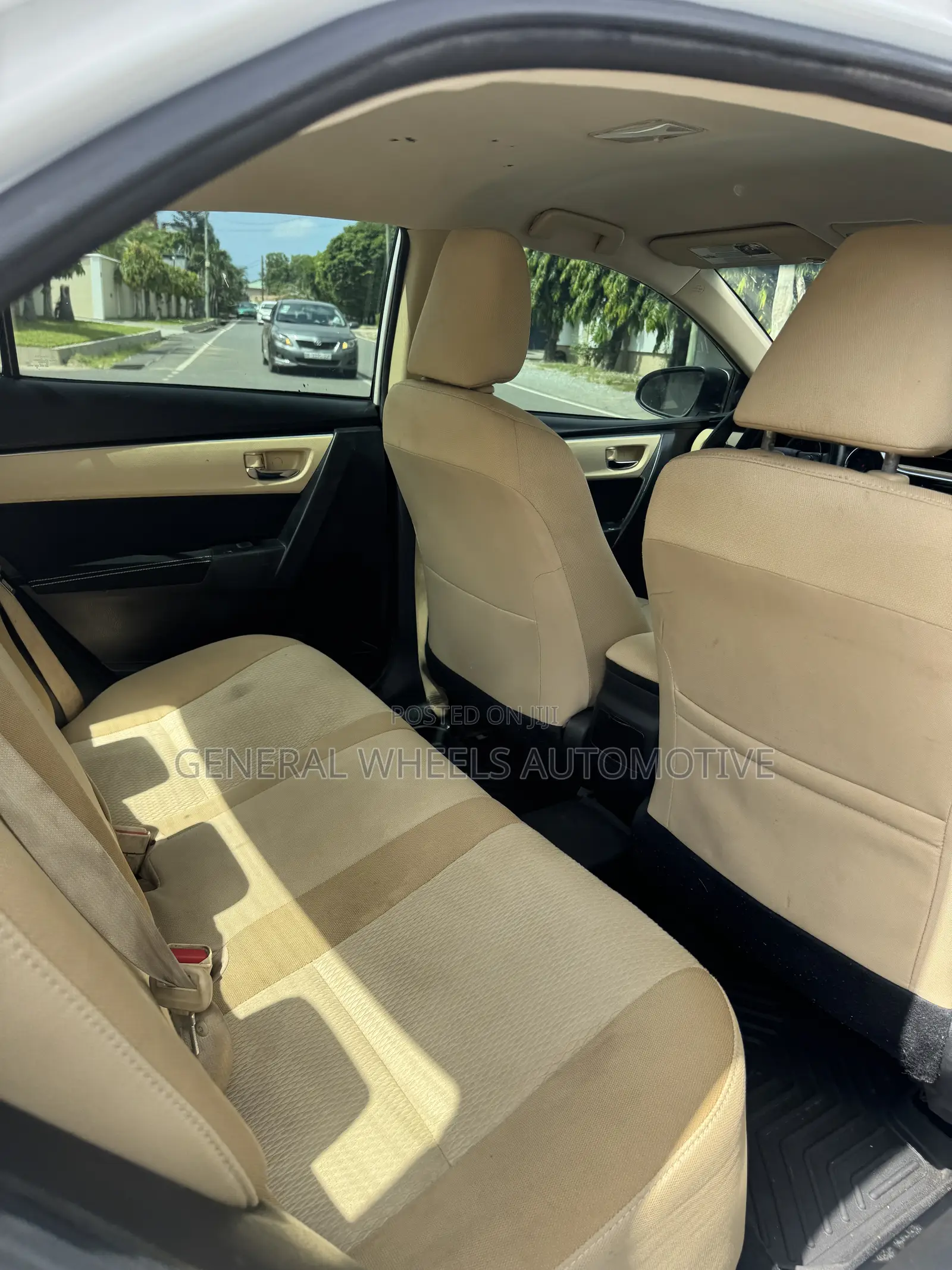 Toyota Corolla LE 4dr Sedan (1.8L 4cyl CVT) 2017 White