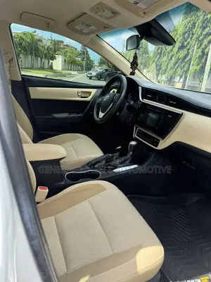 Toyota Corolla LE 4dr Sedan (1.8L 4cyl CVT) 2017 White