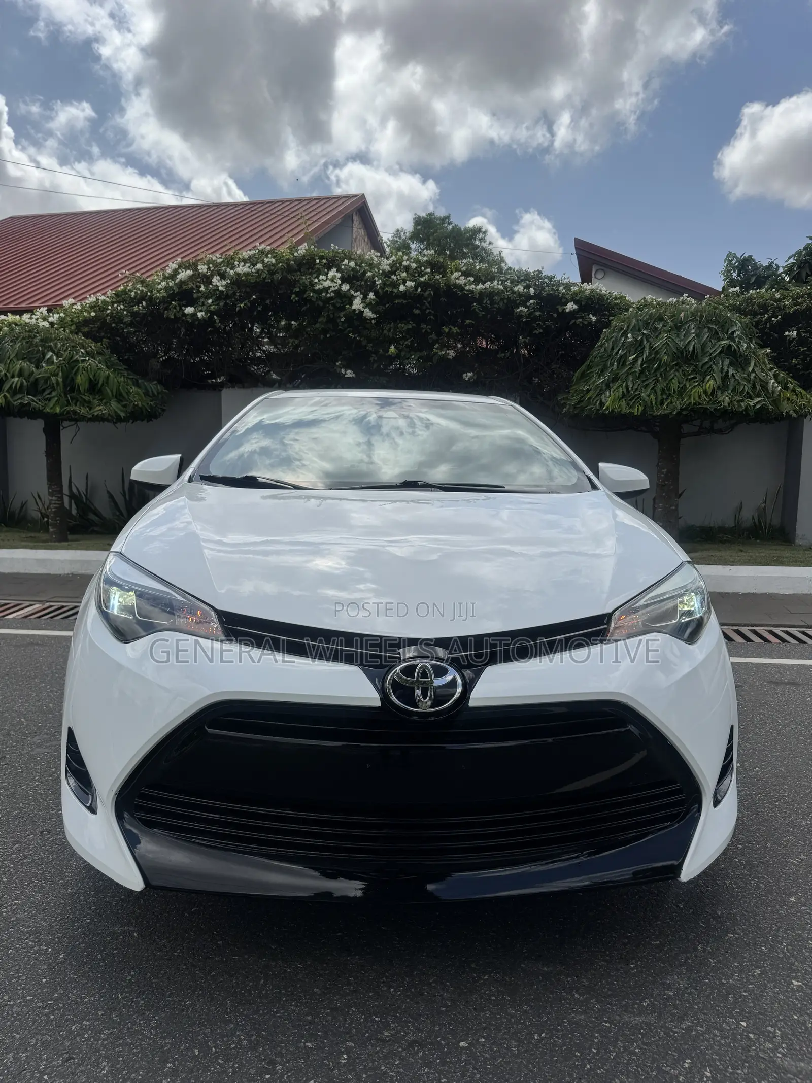 Toyota Corolla LE 4dr Sedan (1.8L 4cyl CVT) 2017 White