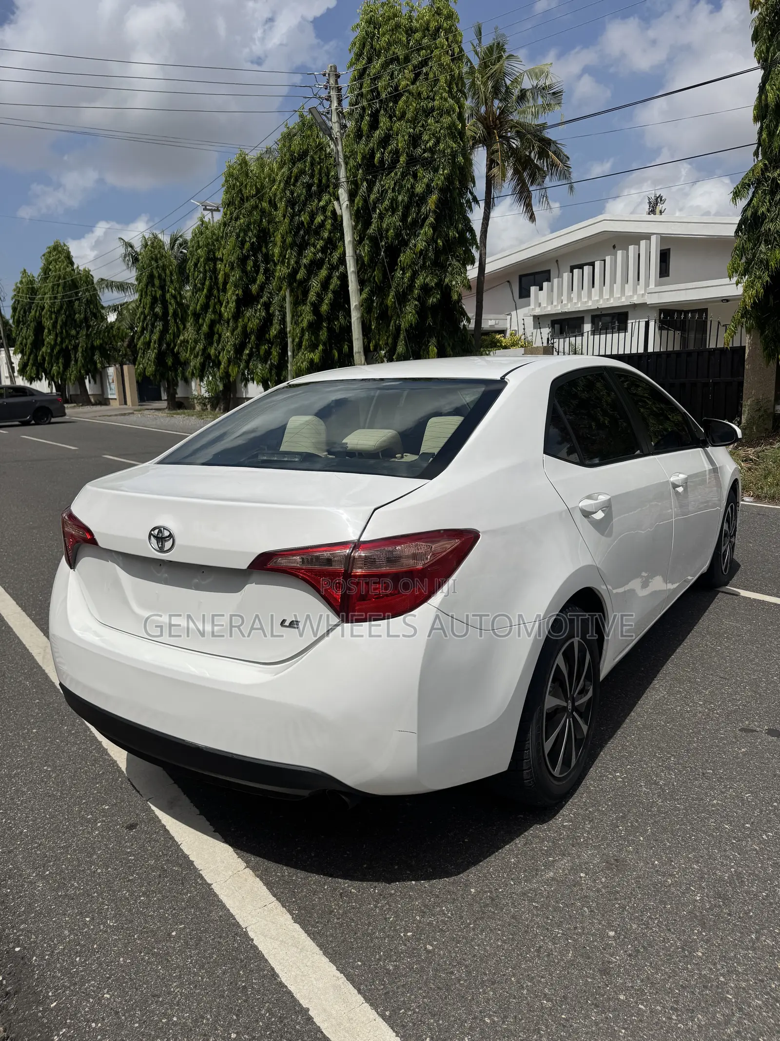 Toyota Corolla LE 4dr Sedan (1.8L 4cyl CVT) 2017 White