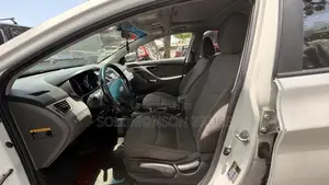 Hyundai Elantra SE 4dr Sedan (1.8L 4cyl 6M) 2014 White