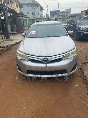 Toyota Camry SE 4dr Sedan (2.5L 4cyl 6A) 2012 Silver
