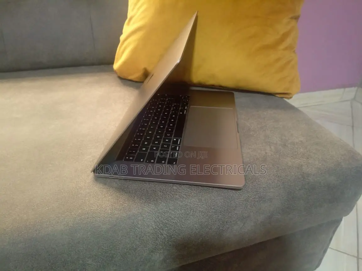 New Laptop Apple MacBook Pro 2019 32GB Intel Core i7 SSD 512GB