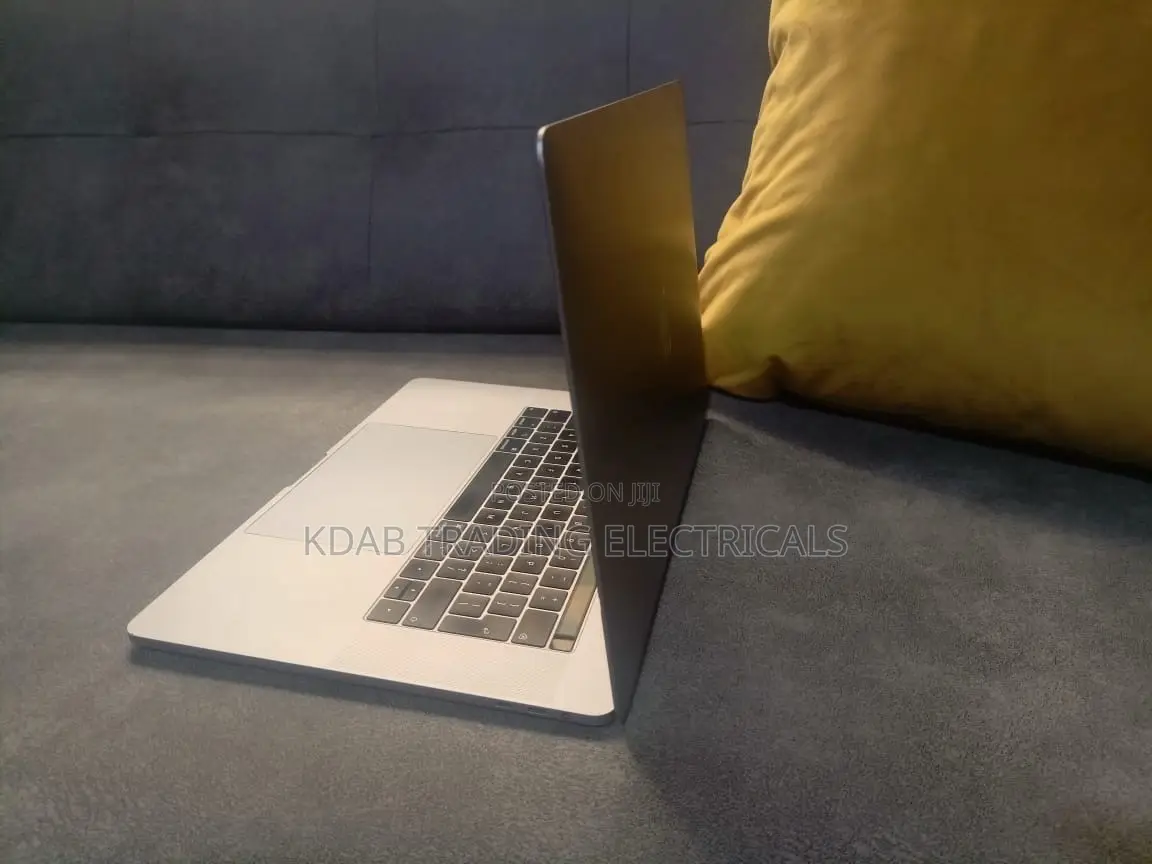 New Laptop Apple MacBook Pro 2019 32GB Intel Core i7 SSD 512GB