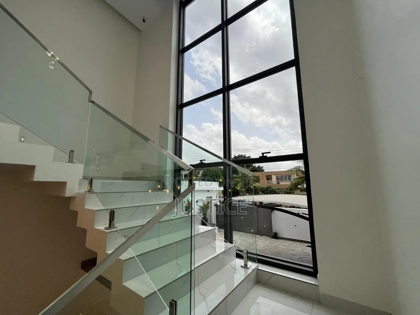 4bdrm House in Abelemkpe, Lincoln School Area for sale